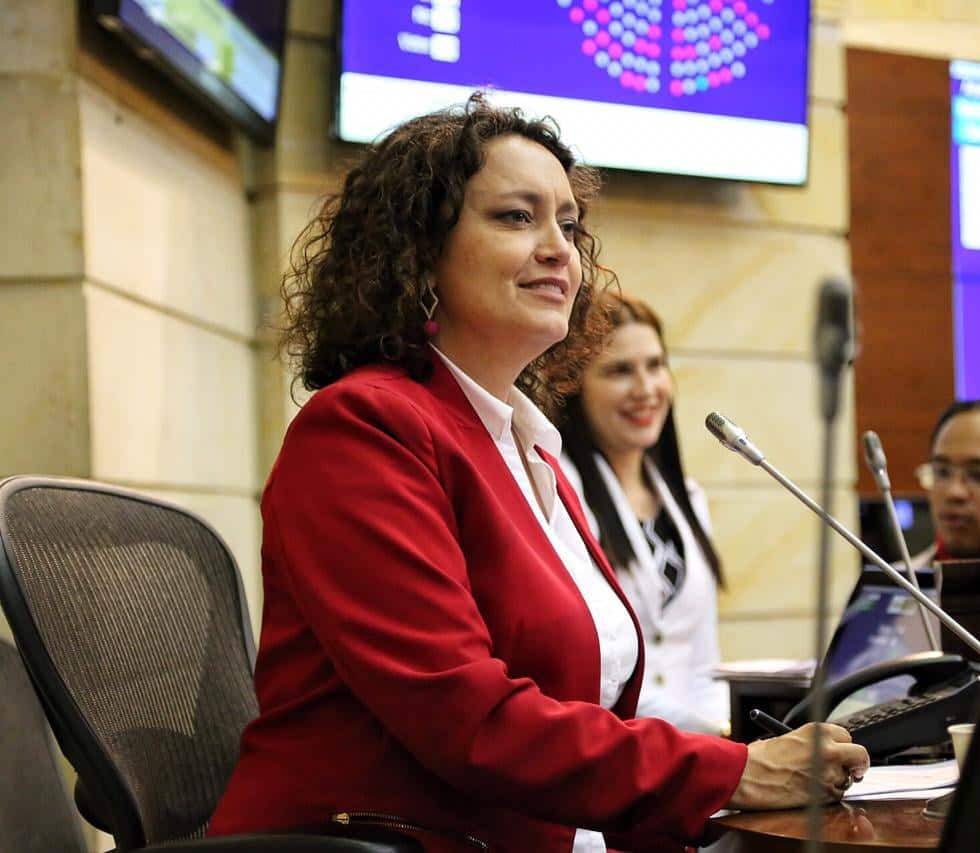 Angélica Lozano 